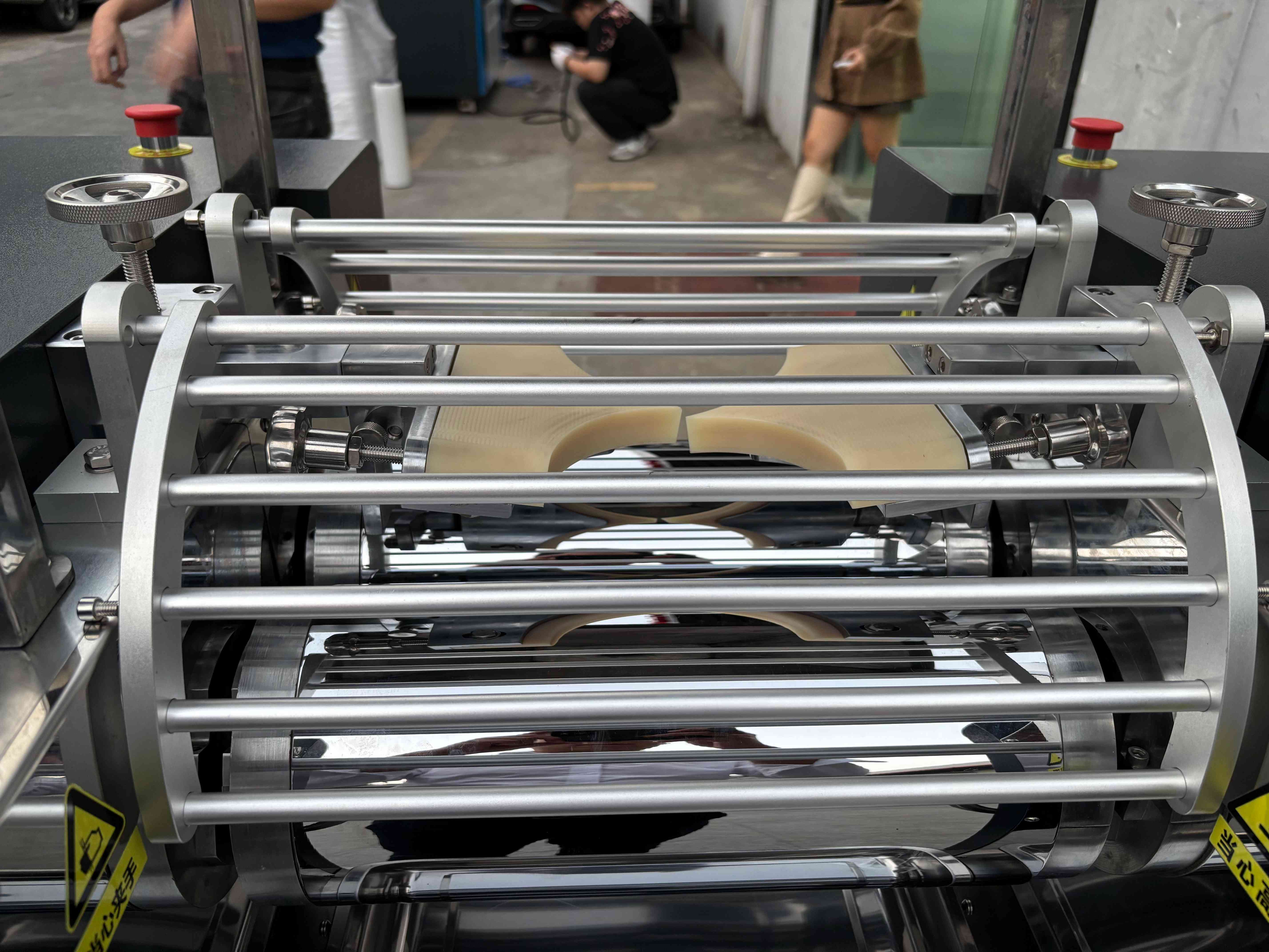 密尔MR-6寸环保吸尘实验型开炼机-安全保护罩